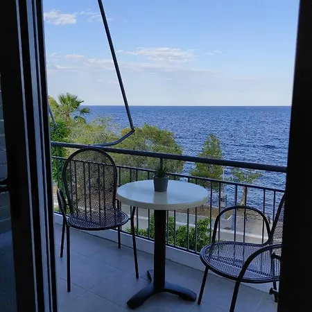 Doloras_methana Affittacamere 3*